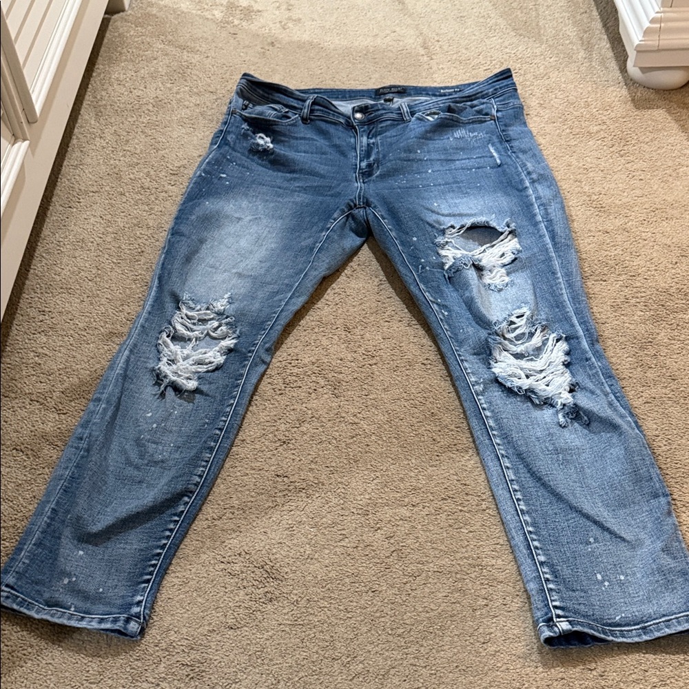 Judy Blue Distressed Boyfriend Jeans in Light Blue